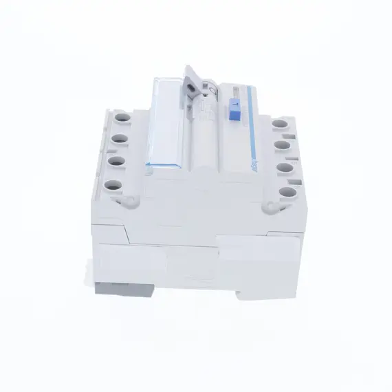 HAGER CDA440D – Interruptor Diferencial 4P 40 A | 30 mA Tipo A Disjuntor branco com botão azul e interruptor cinzento sobre fundo branco