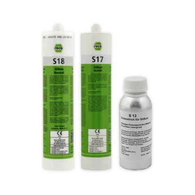 Três frascos para produtos químicos com rótulos verdes e brancos, incluindo tubos e frasco metálico prateado.