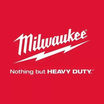 Logótipo Milwaukee e texto 'Nothing but HEAVY DUTY.' em fundo vermelho