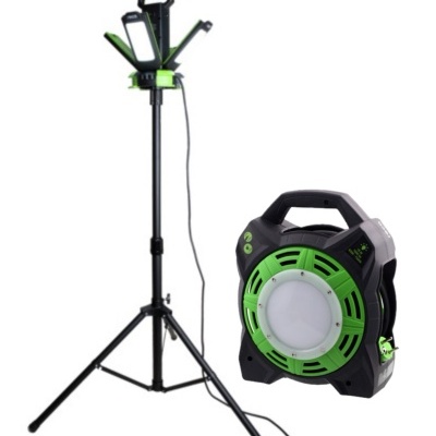 Candeeiro de trabalho LED portátil com tripé e suporte ajustável.