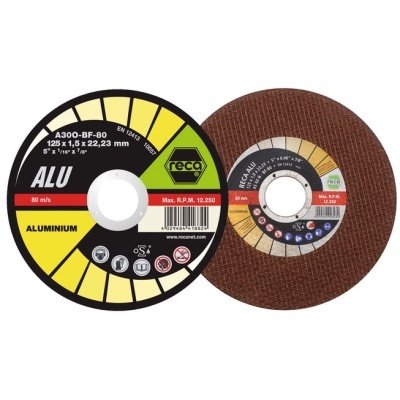 Discos de corte para metal com etiquetas preta e amarela e superfície abrasiva castanha