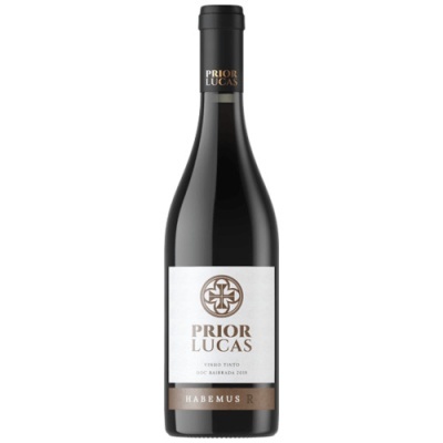 Garrafa de vinho tinto Priori Lucas com rótulo branco e marrom