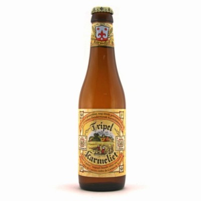 Garrafa de cerveja Tripel Karmeliet com rótulo amarelo e tampa com selo
