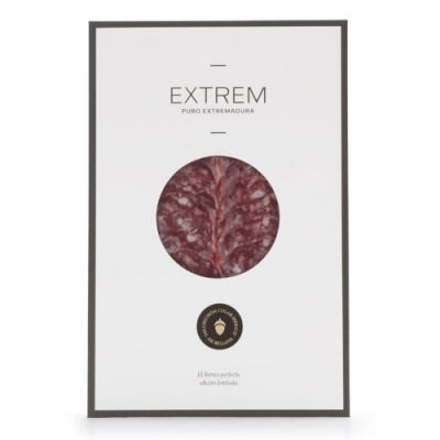 Embalagem branca e preta com salpicão e texto EXTREM PURO EXTREMADURA