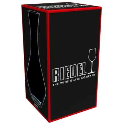 Embalagem preta e vermelha com decantador e texto RIEDEL.