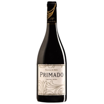 Garrafa de vinho tinto Primado com rótulo branco e detalhes dourados