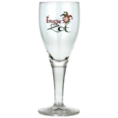 taça de vidro transparente com texto Brugse Zot e desenho de bobo da corte