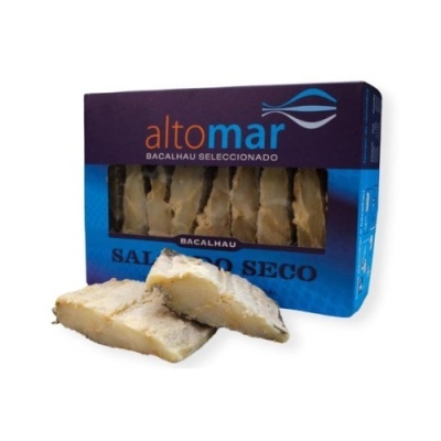 Embalagem de bacalhau seco altomar com duas postas de bacalhau