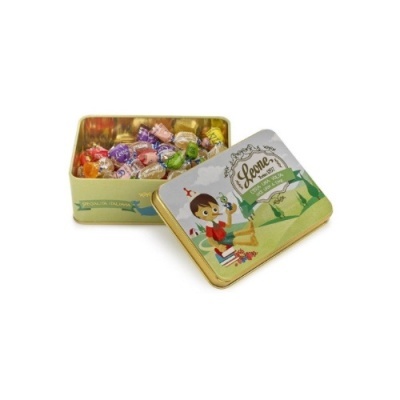 caixa metálica decorada com doces embalados coloridos