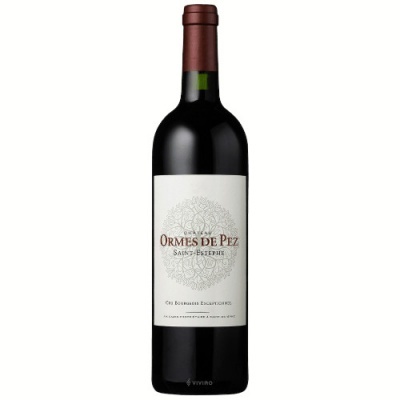 Garrafa de vinho tinto Ormes de Pez com rótulo branco