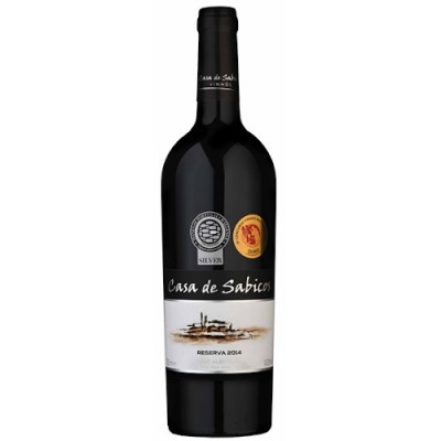 Garrafa de vinho tinto Casa de Sabicos Reserva 2014 com rótulo branco