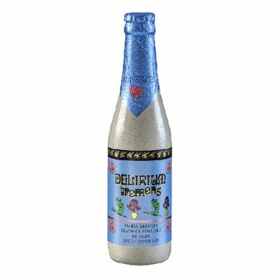 Garrafa de cerveja Delirium Tremens com rótulo azul e tampa azul metálica