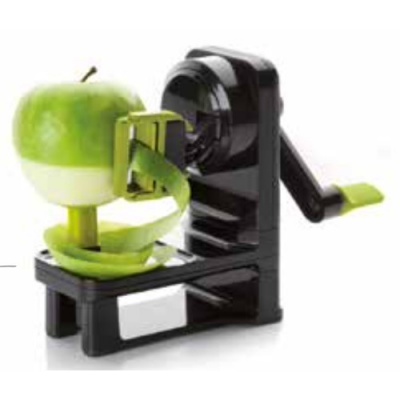 Descascador de maçãs preto com manivela verde e maçã verde descascada