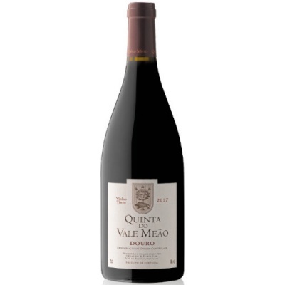 Garrafa de vinho tinto Quinta do Vale Meão 2017 com rótulo branco e cápsula borgonha