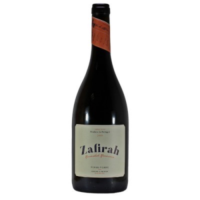 Garrafa de vinho tinto Zafirah com rótulo branco e cápsula vermelha