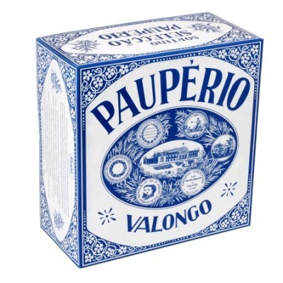 Caixa azul e branca de Paupério Valongo com desenhos ornamentais e gravuras.