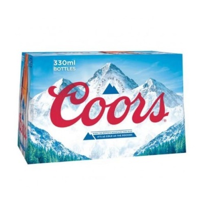 Caixa azul de cerveja Coors com imagem de montanhas nevadas e texto promocional