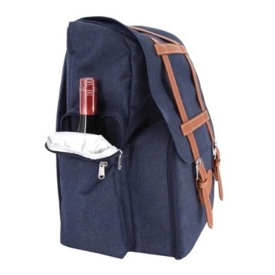 Mochila azul com detalhes castanhos e bolso lateral com garrafa