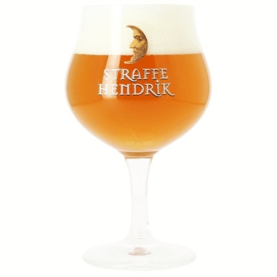 Copo de cerveja Straffe Hendrik com cerveja âmbar e espuma