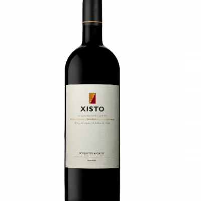 Garrafa de vinho tinto Xisto com rótulo branco e texto preto e vermelho