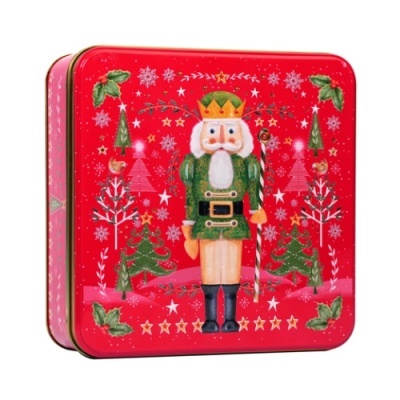 Estojo metálico vermelho com desenho de soldado de madeira e decoração natalícia.