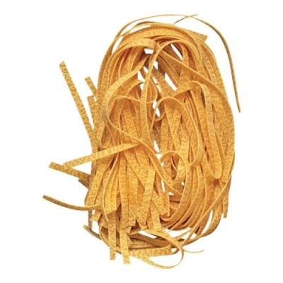 Massa tagliatelle seca amarela com textura rugosa