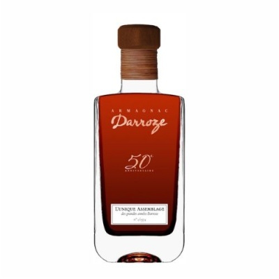 Garrafa de Armagnac Darroze com rótulo branco e tampa castanha