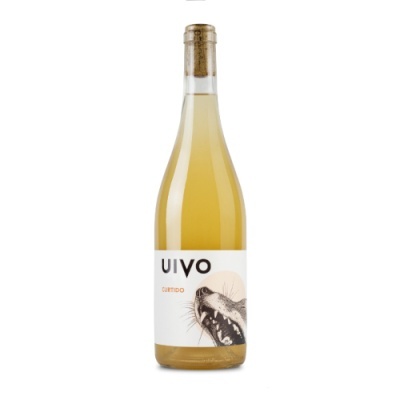 Garrafa de vinho branco UIVO CAMPO com imagem de cão ladrando.