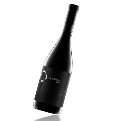 Garrafa de vinho tinto com rótulo preto e texto Dona Santana 2021