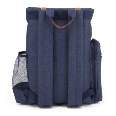 Mochila azul escura com alças acolchoadas e bolso lateral em rede