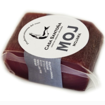 Embalagem plástica transparente com produto MOJAMA da marca CASA SANTOÑA e etiqueta branca redonda.