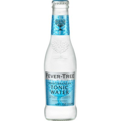 Garrafa de vidro transparente com rótulo azul de água tónica Fever-Tree