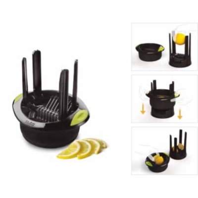 Cortador de citrinos preto e verde com lâminas e suportes verticais