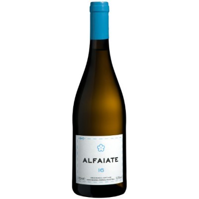 Garrafa de vinho branco com rótulo ALFAIATE e cápsula azul