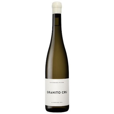 Garrafa de vinho GRANITO CRU com etiqueta branca e texto preto