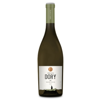 Garrafa de vinho verde com rótulo branco e texto DORY
