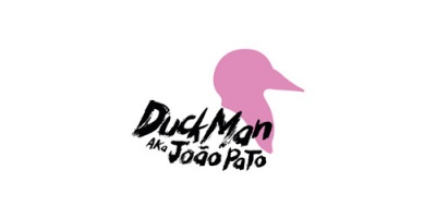Ilustração de pato rosa com texto Duck Man Aka João Pato em fundo branco