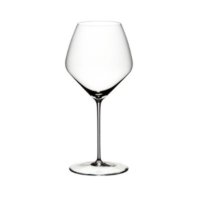 copo para vinho em vidro transparente com haste fina e base redonda