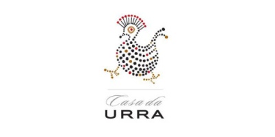Logótipo com galinha estilizada e texto Casa da URRA