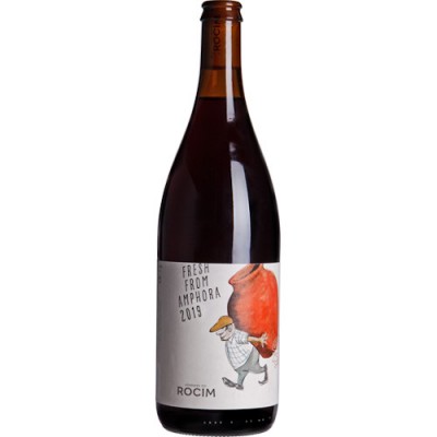 Garrafa castanha com rótulo branco e ilustração de pessoa com ânfora vermelha