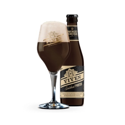 Copo e garrafa de cerveja Viven Smoked Porter com espuma cremosa