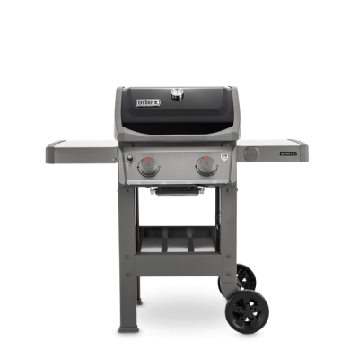 Grelhador a gás Weber preto e inox com duas rodas e prateleiras laterais