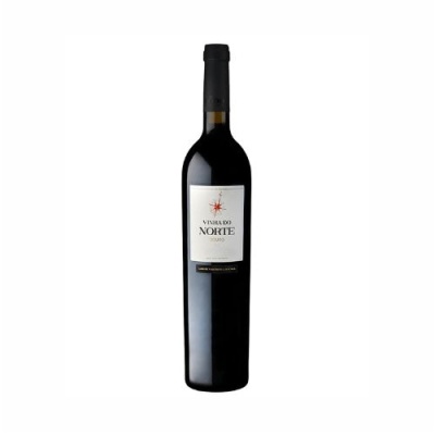 Garrafas de vinho tinto Vinha do Norte com rótulo branco e texto preto
