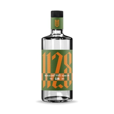 Garrafa de gin com rótulo verde e letras laranja 1178
