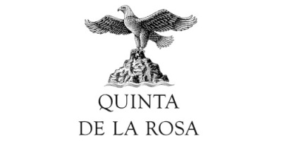 Logotipo de águia preta sobre rochedo com texto QUINTA DE LA ROSA