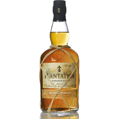Garrafa de rum Plantation Barbados Rum com rótulo creme e corda natural