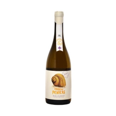 Garrafa de vinho branco Vinha dos Penicas com desenho de caracol no rótulo.