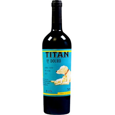 Garrafa de vinho tinto Titan of Douro com rótulo azul e imagem de cão branco