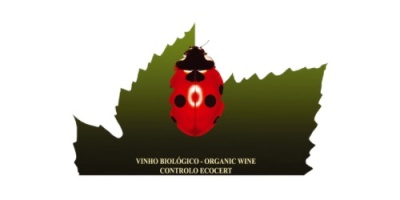 Etiqueta de vinho verde com joaninha e texto sobre vinho biológico e controlo Ecocert