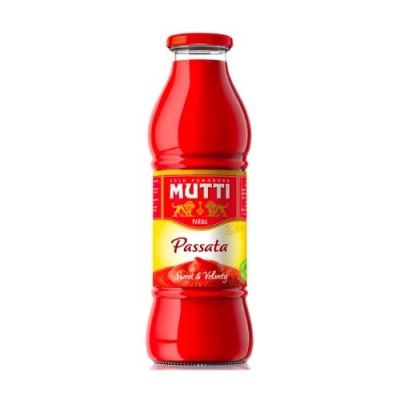 Garrafa de vidro vermelha de polpa de tomate Mutti Passata com rótulo vermelho e amarelo